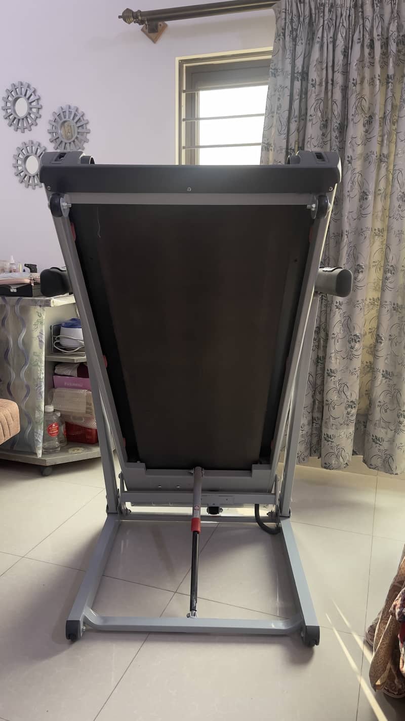 1.75 HP DC Treadmill Model: BB-5110-CA1 1