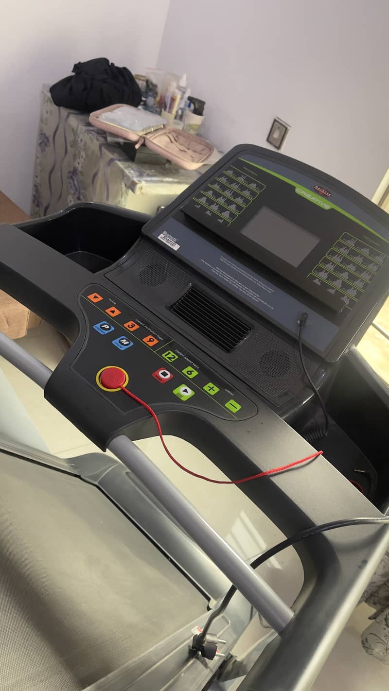 1.75 HP DC Treadmill Model: BB-5110-CA1 8