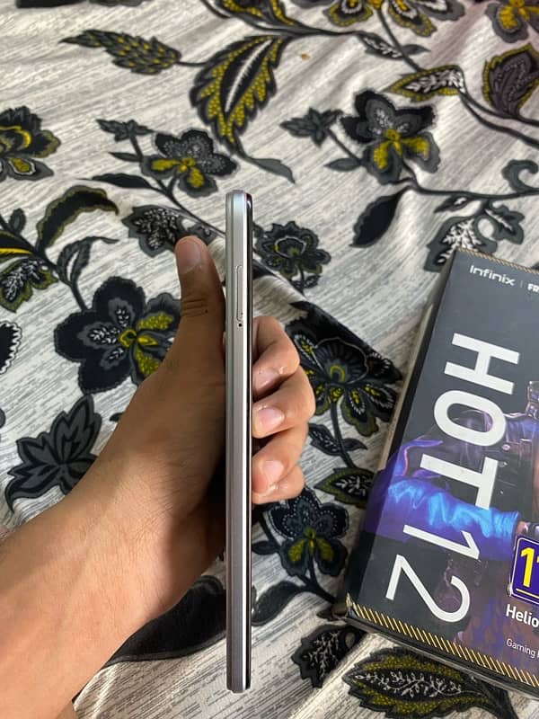 Infinix Hot 12 6/128GB With BOX 4