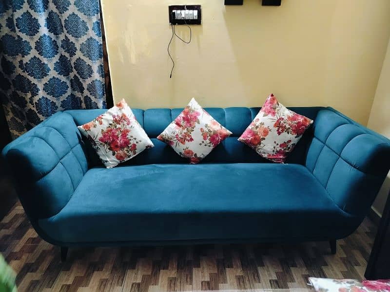 5 seater sofa set with center table for sale 0