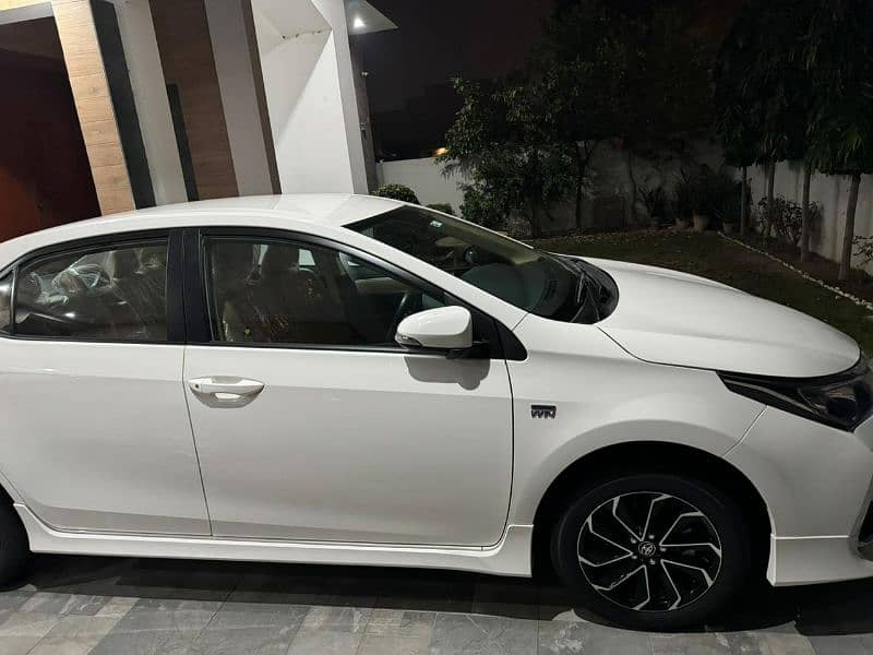 Toyota Corolla Altis 2023 4