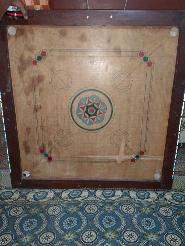 40 yrs old carrom of my father . he can sell this carrom 2