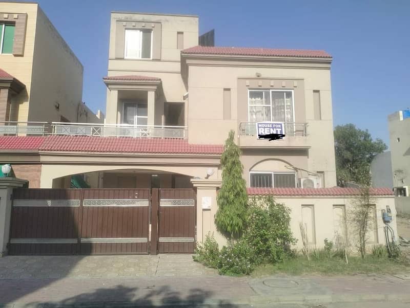 10 Marla Fully Furnished House For Rent in Bahria Town Lahore 0