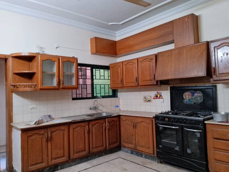 F-8 Full House 1/Kanal Very Reasonable Rent Please Contact Us More Details: 1