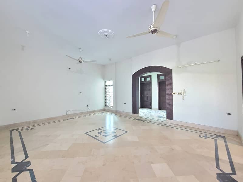 Main Canal Road Near Usmaniya Hotel Faisalabad 20 Marla Upper Portion For Rent: 4 Master Bedroom Attached Bath 8