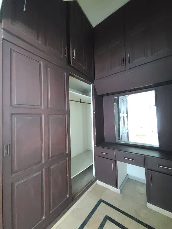 Main Canal Road Near Usmaniya Hotel Faisalabad 20 Marla Upper Portion For Rent: 4 Master Bedroom Attached Bath 18