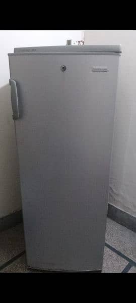 medium size fridge 0