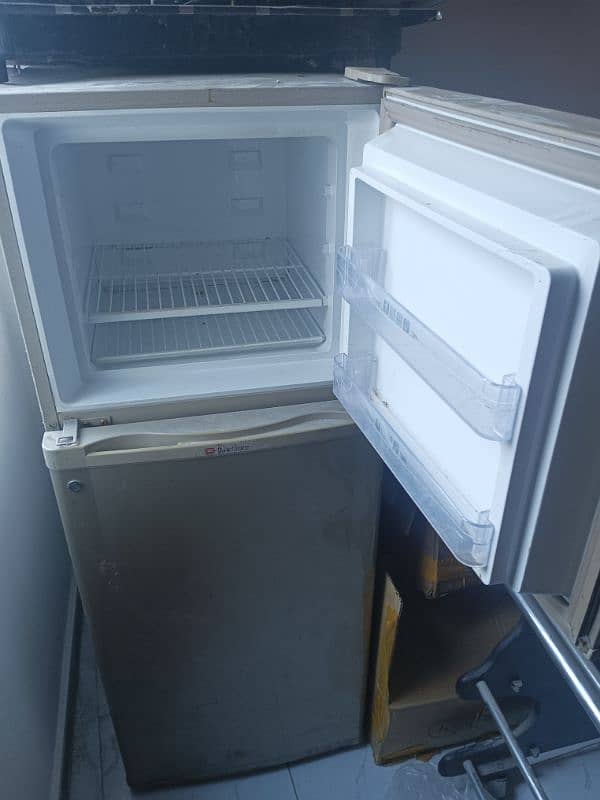 Dawlance fridge for sale. . 2