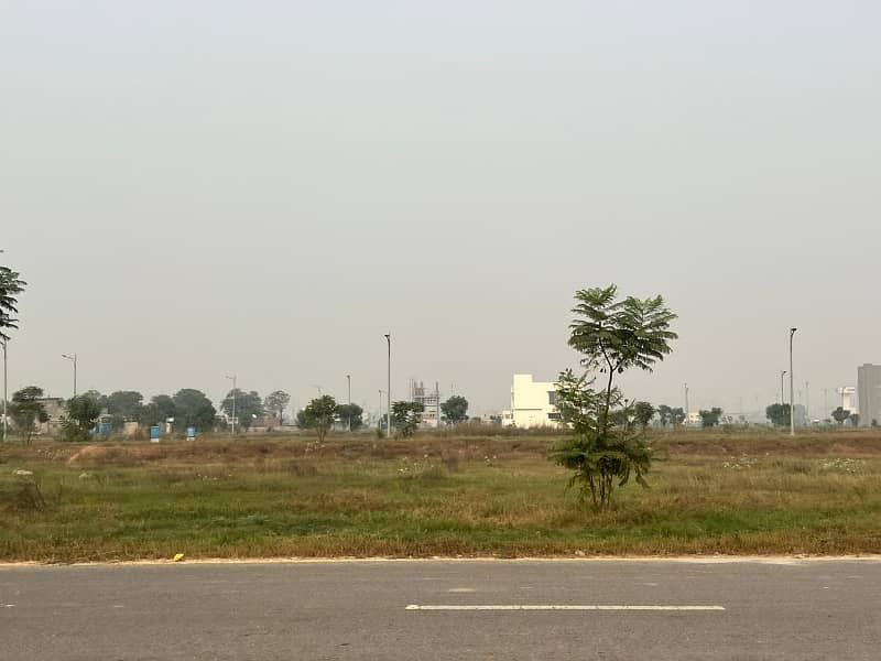 BLOCK Z5 PLOT NUMBER 332 PRICE 45 LAC MOST REASONABLE DEAL 4