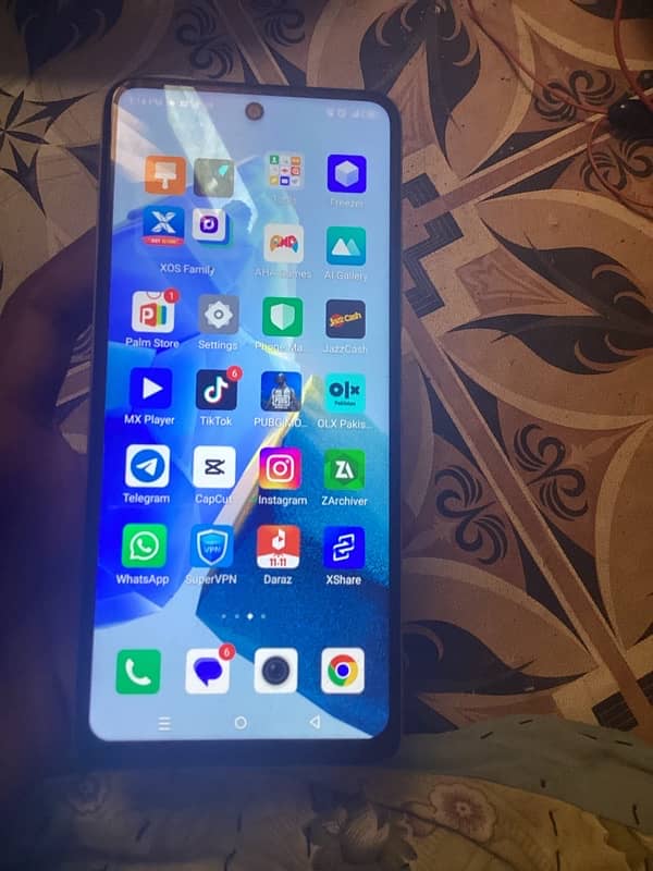 infinix hot 30     4+2+4gb 128 gb 1