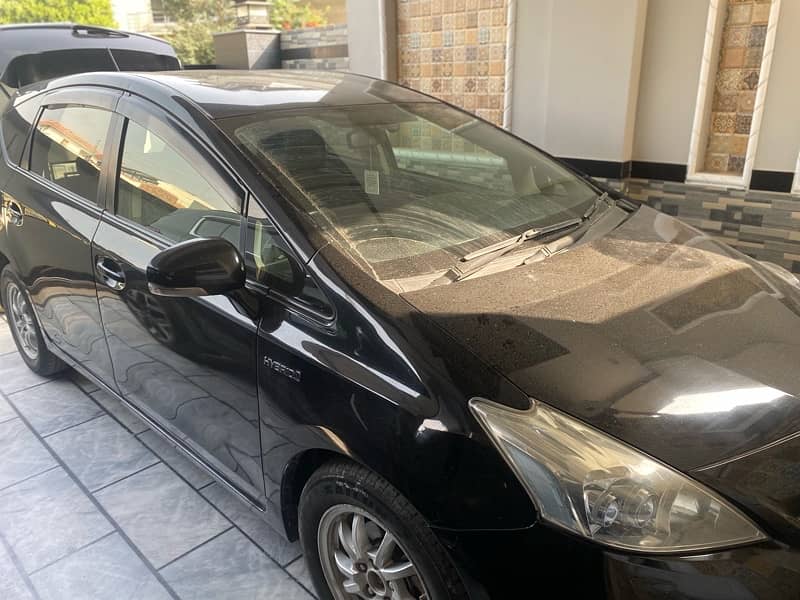 Toyota Prius Alpha 2013 7