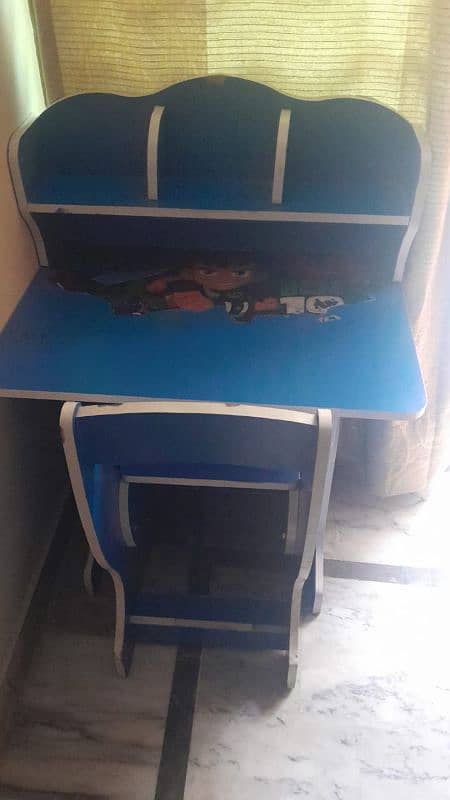 4pcs chair,one table and one study table for children 0