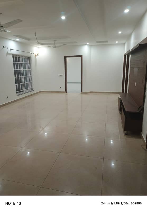 12 MARLA LOWER PORTION AVAILABLE FOR RENT OFFICE AND FAMILY NEAR TO DOCTORS HOSPITAL NEAR TO EMPORIUM MALL NEAR TO LACAC SCHOOL 0