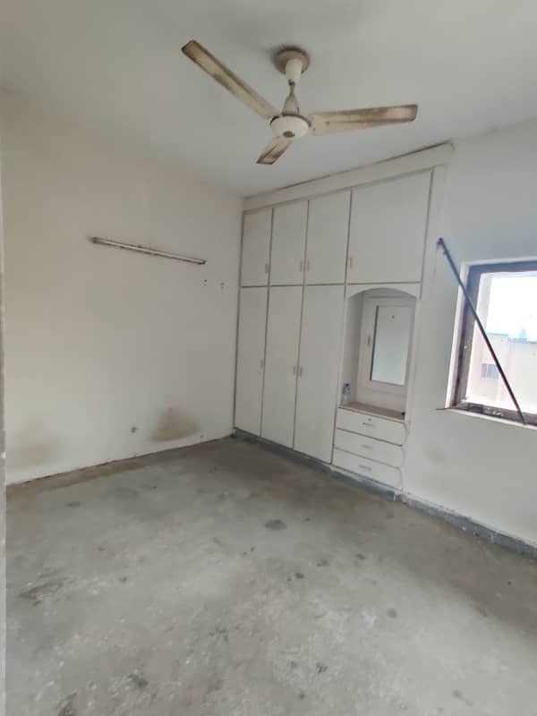 2 Bedroom Flat For Sale 3rd Floor G-11/3 5