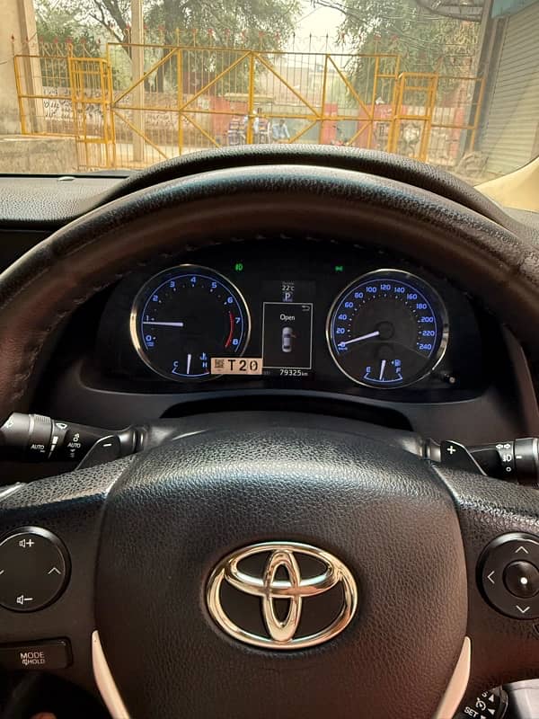 Toyota Altis Grande 2017 12