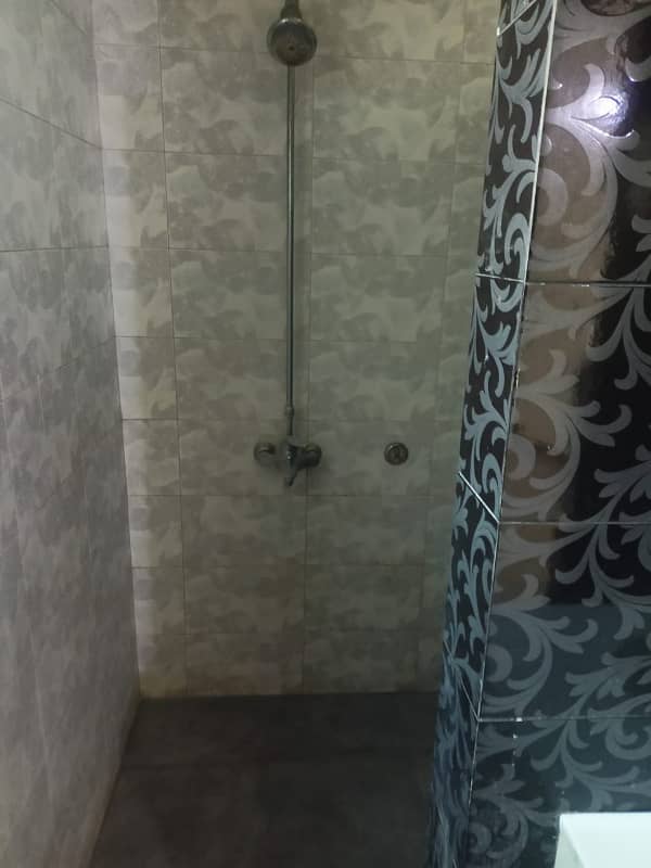 5 MARLA FUL HOUSE HOT LOCATION GAS BIJLI PANI 1