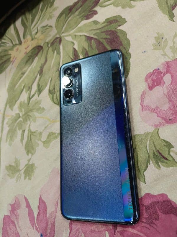 Tecno Camon 18P 8/128 with Box And charger 0