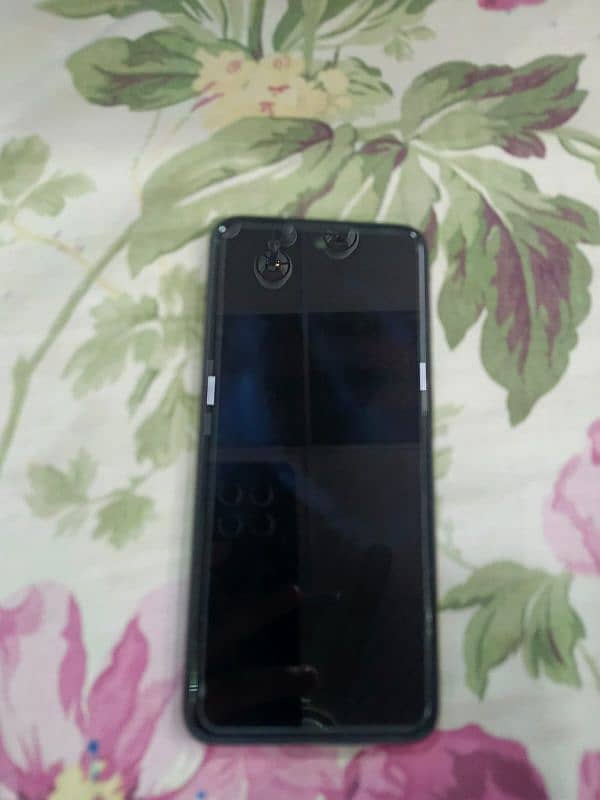 Tecno Camon 18P 8/128 with Box And charger 6