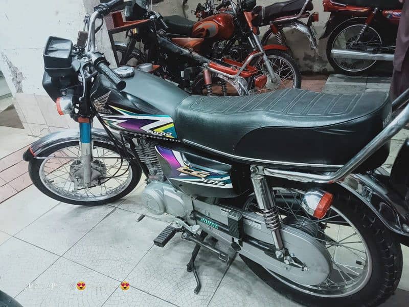 Honda 125 model 2020 looking good neat and clean. Just buy and drive 1