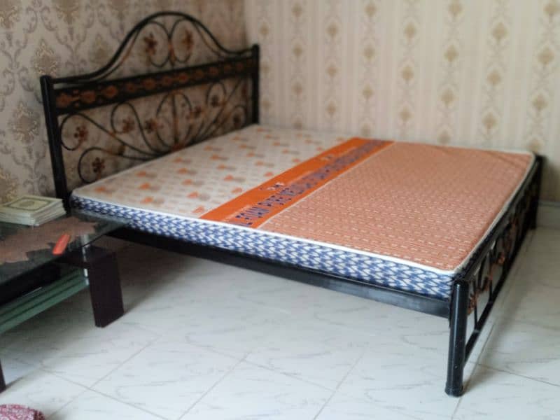 Iron Bed King Size 1