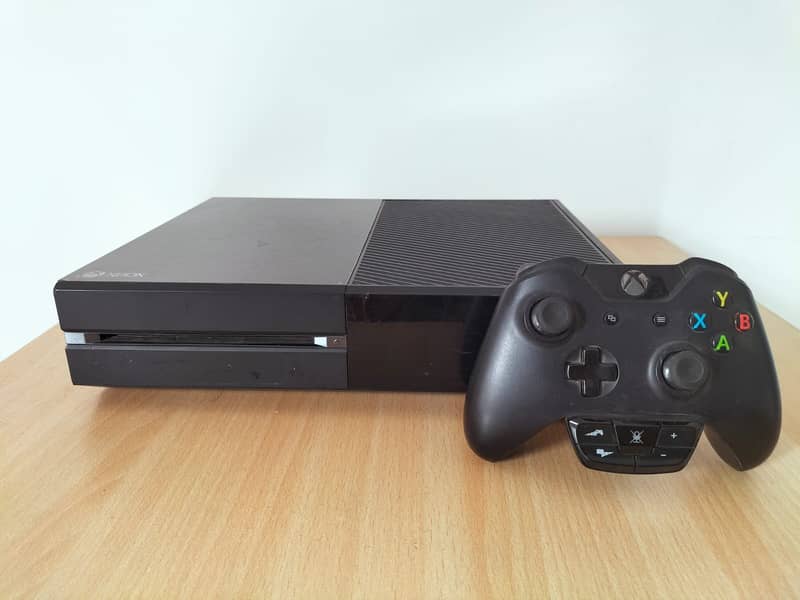 Xbox One Consoles in 10/1 by0 condition 1