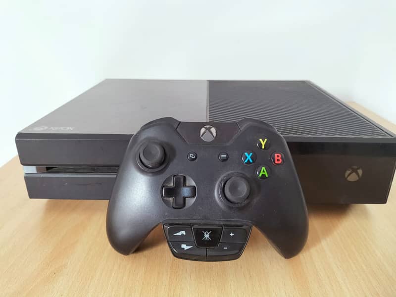 Xbox One Consoles in 10/1 by0 condition 2