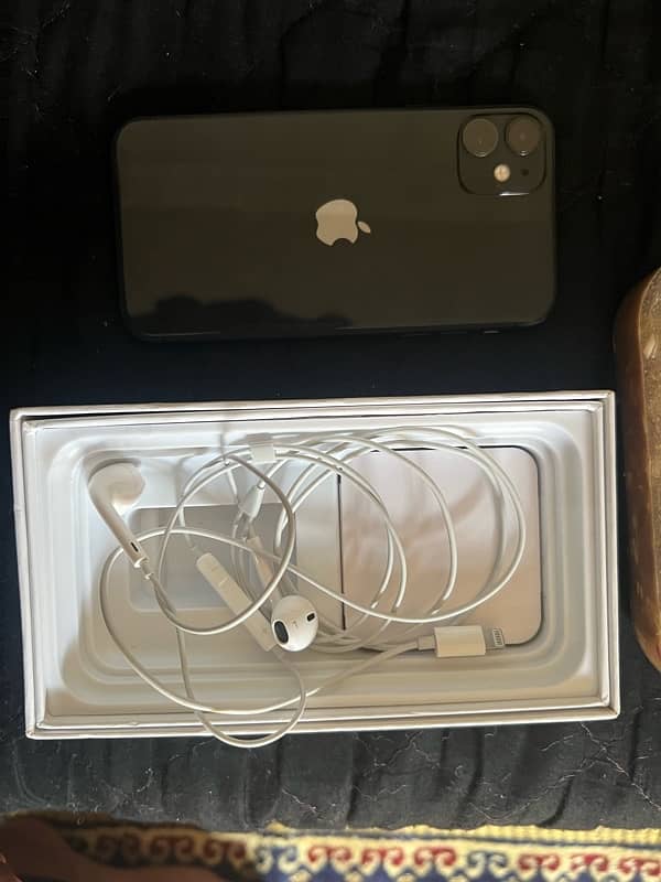 iphone 11 64gb non pta zong sim working 10/10 box handfee and cable 1