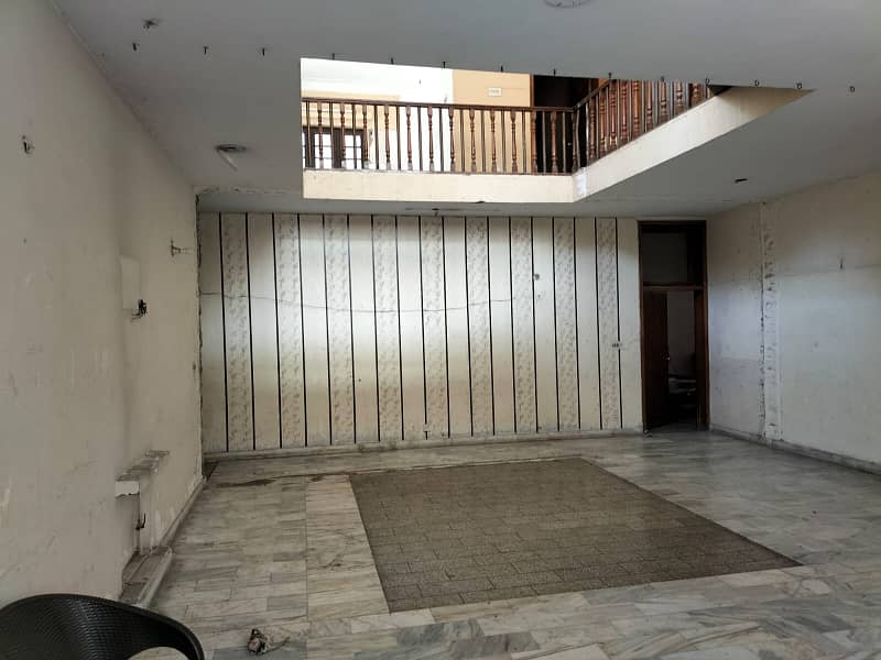 8 MARLA FIRST FLOOR LOWER LOCK 3 BED KITCHEN CAR PORCH GAS BIJLI PANI 2