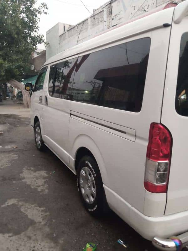 Toyota Hiace 2009 3