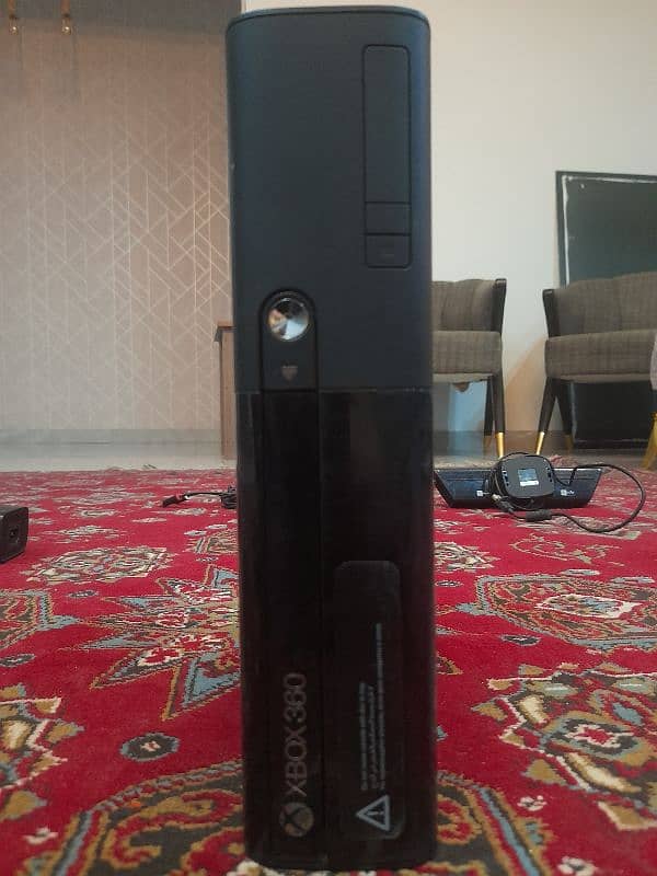 Xbox 360 new edition Dubai imported 10/10 condition 1