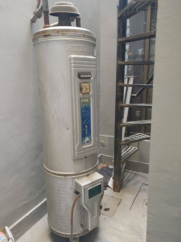 atlas gas geyser in a very good condition 0