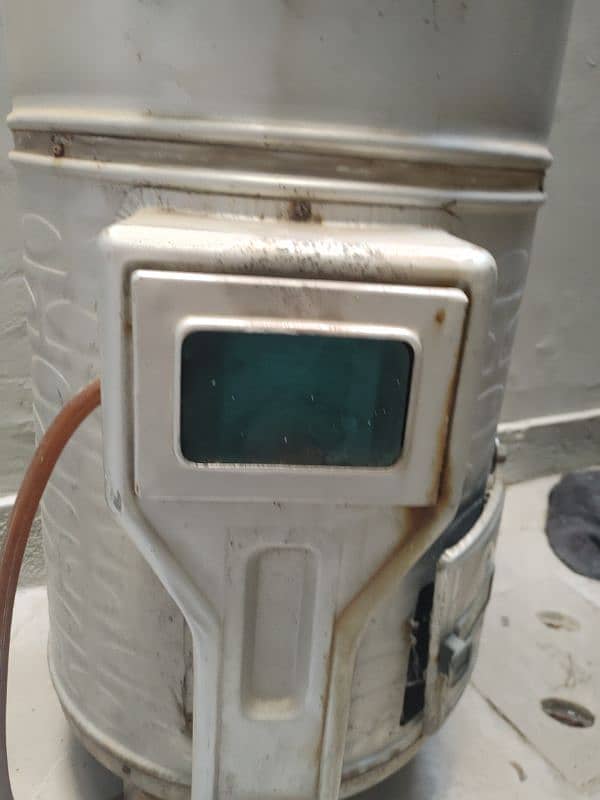 atlas gas geyser in a very good condition 2