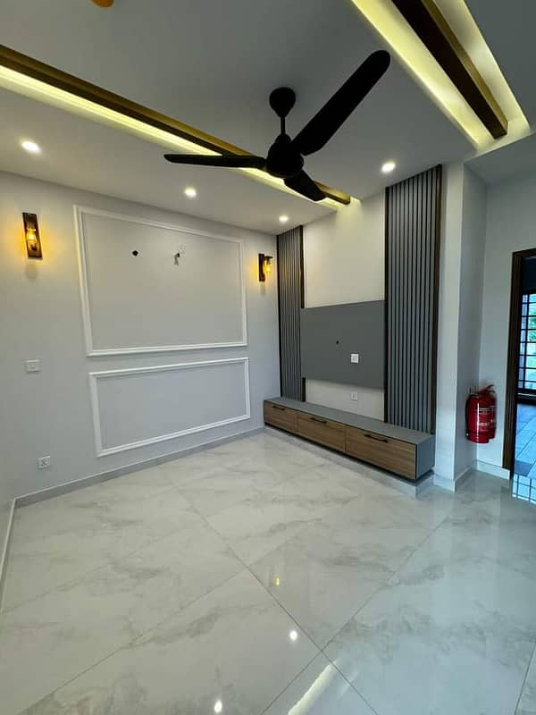 Beautiful House Very Super Hot Location Near Commercial Area & Kids Park In DHA Rahber 11 20