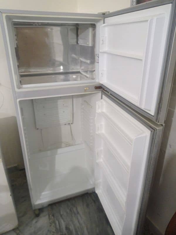 Dawalnce full size refrigerator 1