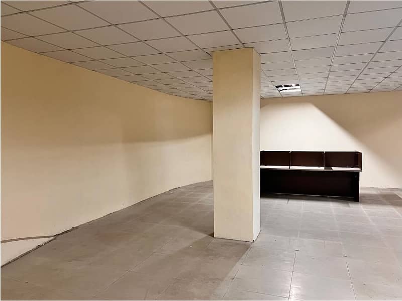 Area 1200 square Feet Brand New Corporation Office Available For Rent in Main Boulevard Road Gulberg 3 Lahore 6