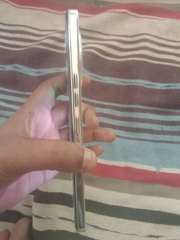 tecno camon 30 brand new condition 10 din bhi use nhi hwa hy. 2