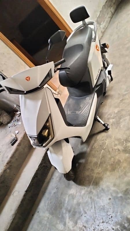 Yadea t5/ Scotty/ electric bike 1