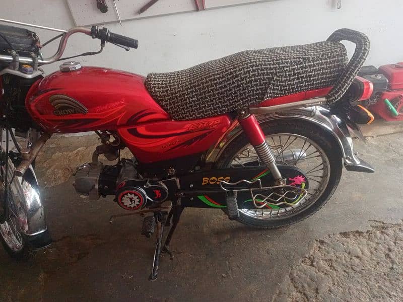 crown 70 cc all genuine new brazier new tyre all okay all Punjab numbr 6