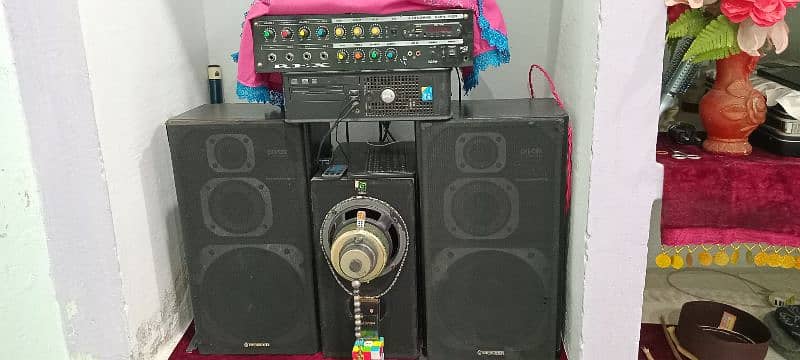 Pioneer speakers and Amplifier 0