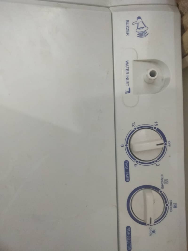 HAIER WASHING MACHINE TWIN TUB Model HWM 75-AS 4