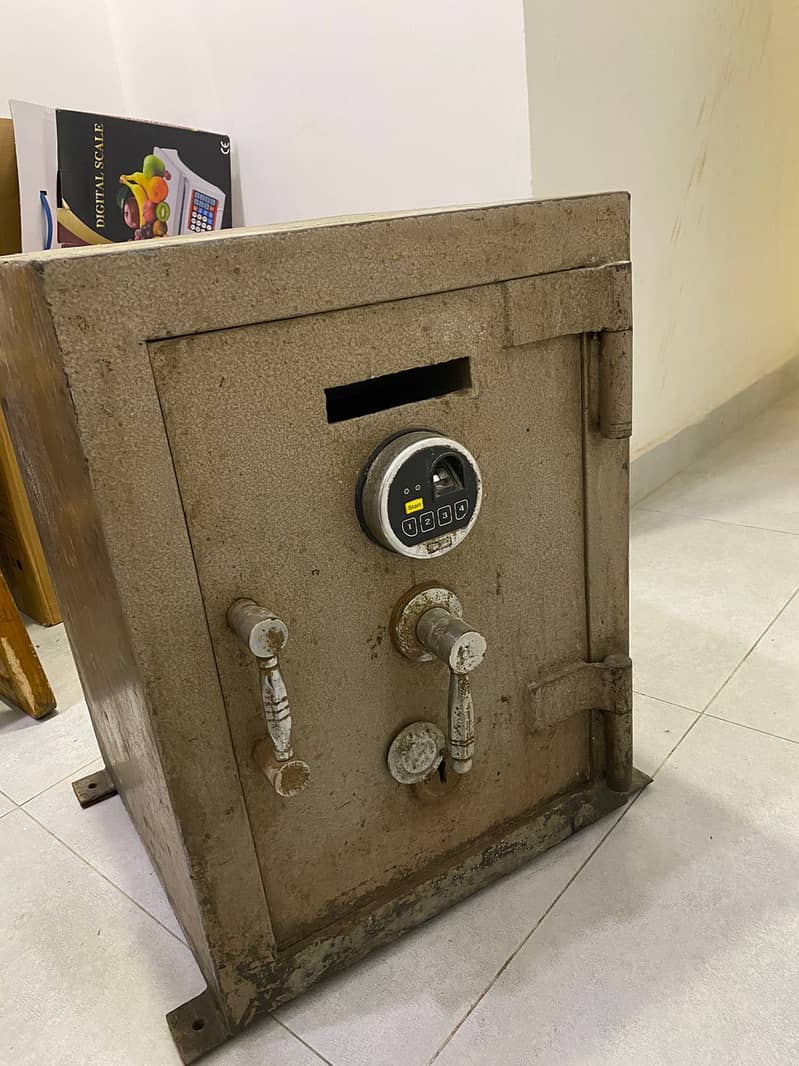 Safe locker used 3