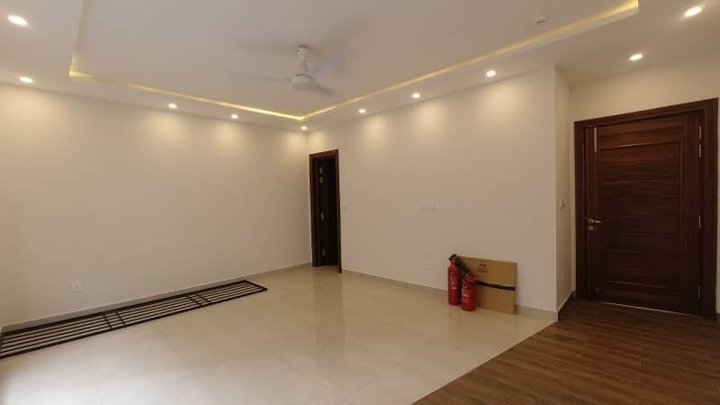 1 KANAL BRAND NEW HOUSE FOR SALE DHA PHASE 6 11