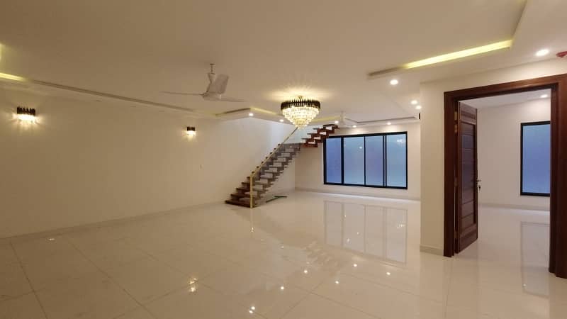 1 KANAL BRAND NEW HOUSE FOR SALE DHA PHASE 6 16