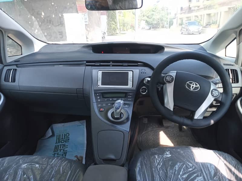 Toyota Prius 2011 S 1.8 2