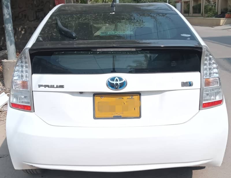 Toyota Prius 2011 S 1.8 10