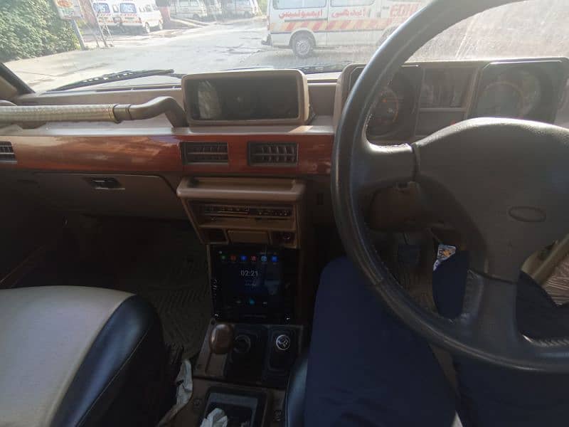 Mitsubishi Pajero 1987 13