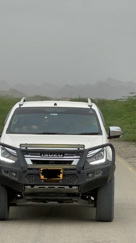 Isuzu D-Max V-Cross 2021 0