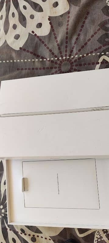 Ipad 9th generation with box under warranty 6