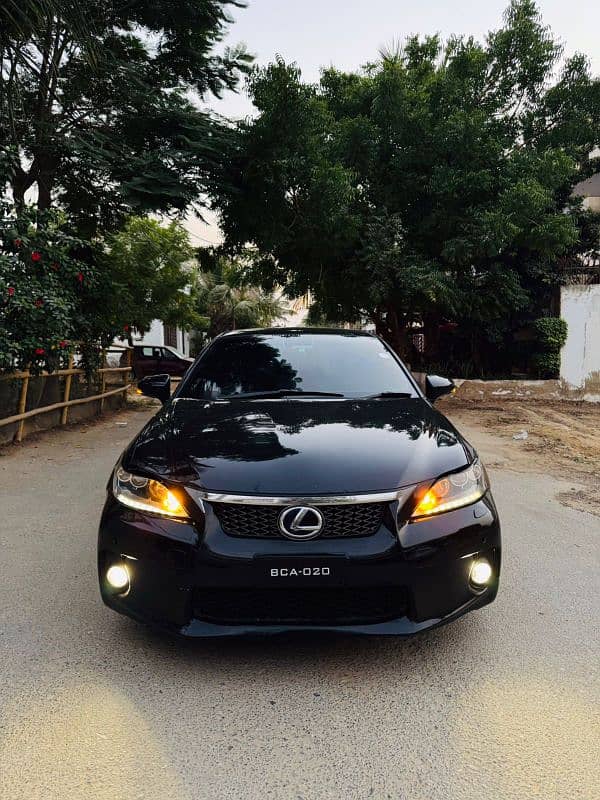 Lexus CT200h F-SPORTS 0