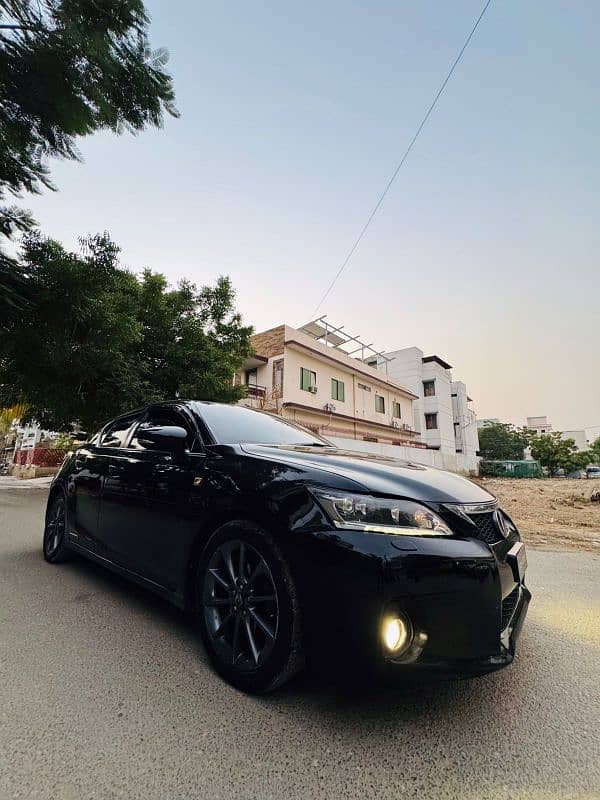 Lexus CT200h F-SPORTS 1